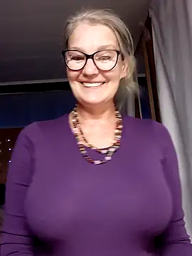 Snapshot of irinamaux chatting on September 14, 6:12 am irinamaux online show from September 14, 6:12 am