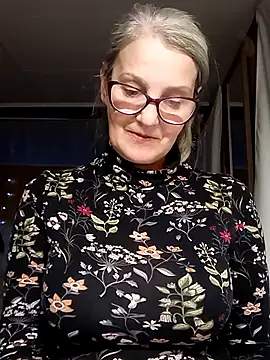 Snapshot of irinamaux chatting on September 27, 4:56 pm irinamaux online show from September 27, 4:56 pm