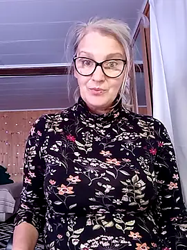 Snapshot of irinamaux chatting on September 29, 12:32 pm irinamaux online show from September 29, 12:32 pm