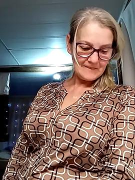 Snapshot of irinamaux chatting on October 9, 4:10 am irinamaux online show from October 9, 4:10 am