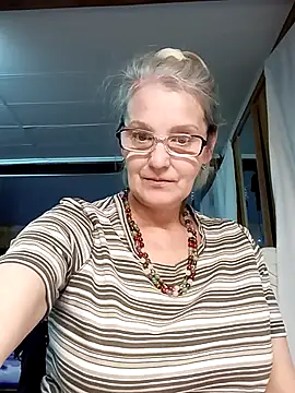 Snapshot of irinamaux chatting on October 21, 4:51 pm irinamaux online show from October 21, 4:51 pm