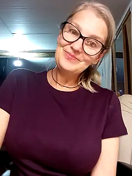 Snapshot of irinamaux chatting on October 25, 4:57 pm irinamaux online show from October 25, 4:57 pm