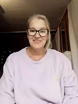 Snapshot of irinamaux chatting on November 1, 6:04 am irinamaux online show from November 1, 6:04 am