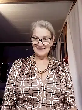 Snapshot of irinamaux chatting on November 7, 6:57 am irinamaux online show from November 7, 6:57 am