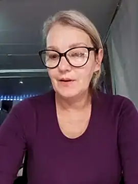 Snapshot of irinamaux chatting on November 20, 7:52 am irinamaux online show from November 20, 7:52 am