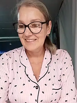 Snapshot of irinamaux chatting on November 21, 6:56 am irinamaux online show from November 21, 6:56 am