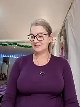 Snapshot of irinamaux chatting on November 27, 6:26 am irinamaux online show from November 27, 6:26 am