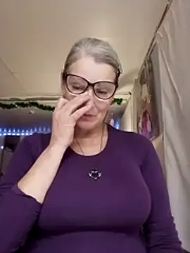 Snapshot of irinamaux chatting on November 28, 1:14 pm irinamaux online show from November 28, 1:14 pm