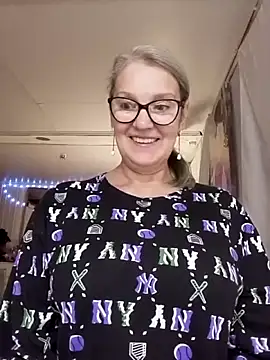 Snapshot of irinamaux chatting on December 3, 7:16 am irinamaux online show from December 3, 7:16 am