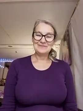 Snapshot of irinamaux chatting on December 4, 8:56 am irinamaux online show from December 4, 8:56 am