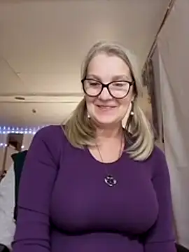 Snapshot of irinamaux chatting on December 5, 2:20 am irinamaux online show from December 5, 2:20 am