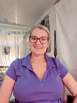 Snapshot of irinamaux chatting on December 14, 10:42 am irinamaux online show from December 14, 10:42 am