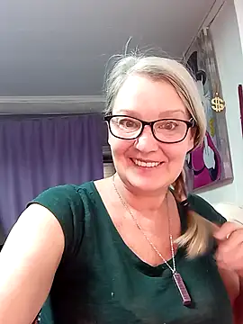 irinamaux online show from February 21, 12:00 am