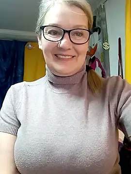 irinamaux online show from March 17, 3:44 am