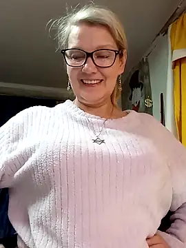 irinamaux online show from April 22, 5:03 pm