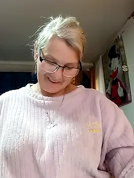 irinamaux online show from April 30, 1:06 pm