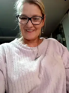 irinamaux online show from May 10, 3:39 pm
