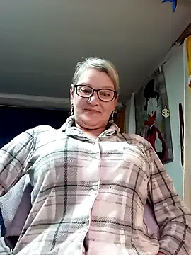 irinamaux online show from May 28, 12:52 am