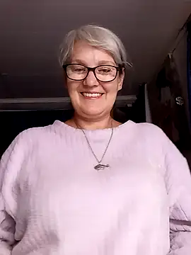irinamaux online show from June 13, 7:12 pm