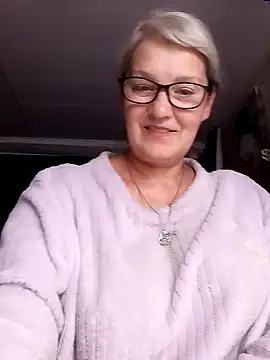 irinamaux online show from June 15, 12:35 am