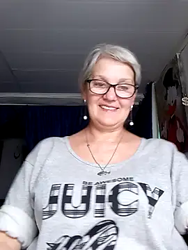 irinamaux online show from June 20, 4:32 pm