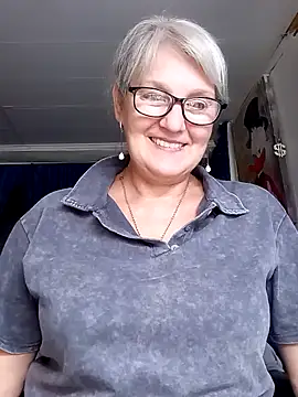 irinamaux online show from June 28, 2:01 pm