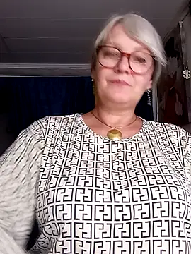 irinamaux online show from July 28, 6:20 pm