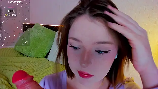 Snapshot of lexxxxxxi chatting on February 8, 6:44 pm lexxxxxxi online show from February 8, 6:44 pm