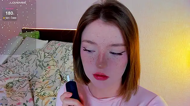 Snapshot of lexxxxxxi chatting on February 19, 6:04 pm lexxxxxxi online show from February 19, 6:04 pm