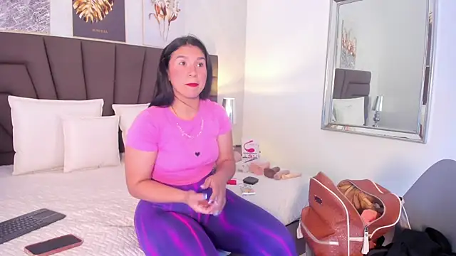 Sofi Perez  online show from February 8, 11:33 am