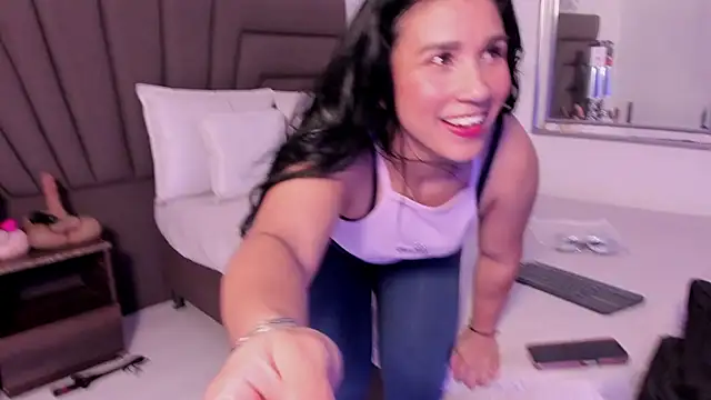 Sofi Perez  online show from October 30, 11:22 am