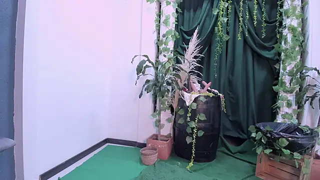 Sofi Perez  online show from March 5, 11:17 am