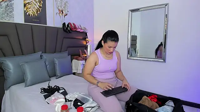 Snapshot of Sofi_Perez_ chatting on June 3, 11:13 am Sofi Perez online show from June 3, 11:13 am
