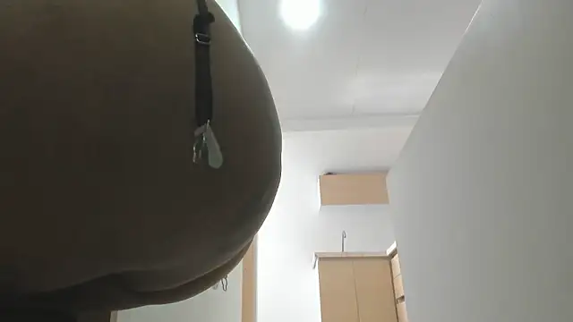 esmeraldastrong online show from December 2, 8:00 pm