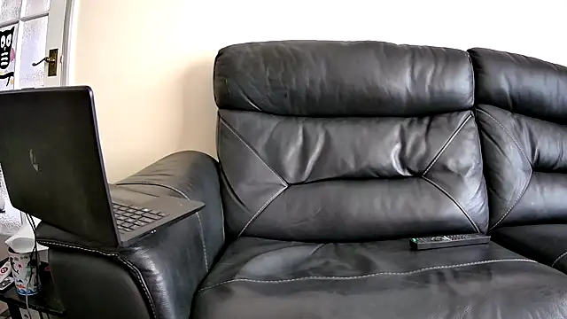 Snapshot of johnjay00 chatting on December 30, 1:25 pm johnjay00 online show from December 30, 1:25 pm