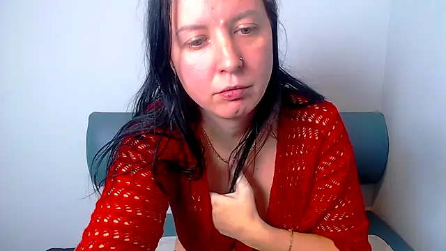 Snapshot of Longhairgirl chatting on December 18, 5:00 pm Longhairgirl online show from December 18, 5:00 pm