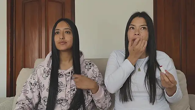 Snapshot of 2SummerLove1 chatting on October 30, 2:18 pm 2SummerLove1 online show from October 30, 2:18 pm