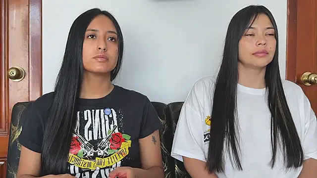 Snapshot of 2SummerLove1 chatting on November 19, 2:39 pm 2SummerLove1 online show from November 19, 2:39 pm