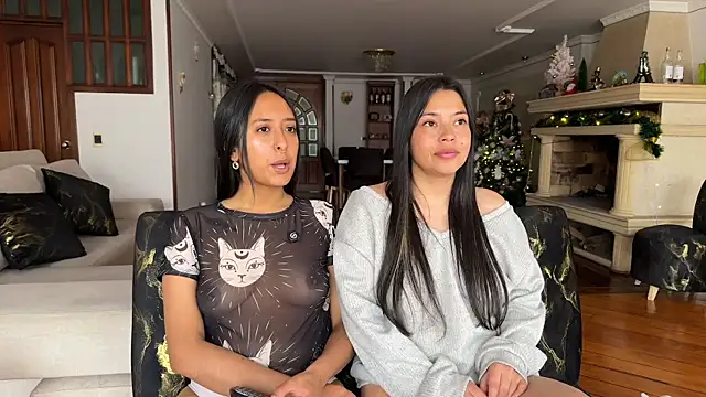 Snapshot of 2SummerLove1 chatting on December 22, 2:36 pm 2SummerLove1 online show from December 22, 2:36 pm