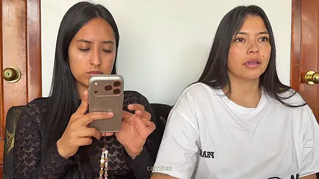 Snapshot of 2SummerLove1 chatting on January 16, 3:49 pm 2SummerLove1 online show from January 16, 3:49 pm