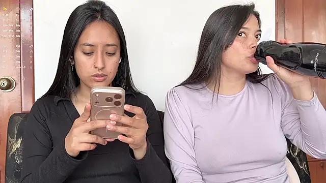 Snapshot of 2SummerLove1 chatting on February 12, 7:53 pm 2SummerLove1 online show from February 12, 7:53 pm