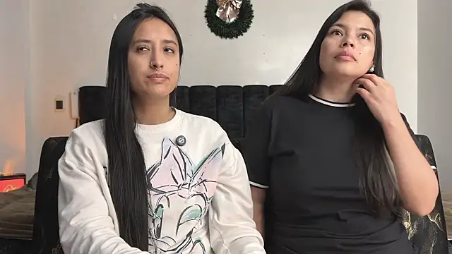 Snapshot of 2SummerLove1 chatting on February 14, 1:46 am 2SummerLove1 online show from February 14, 1:46 am