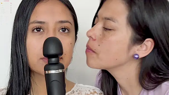 Snapshot of 2SummerLove1 chatting on March 3, 2:12 pm 2SummerLove1 online show from March 3, 2:12 pm