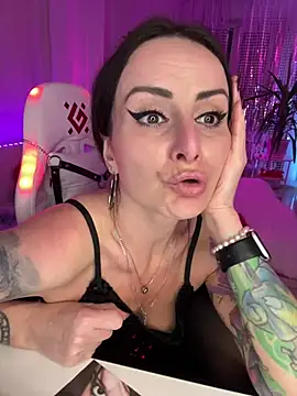 Snapshot of _AHHA_ chatting on February 15, 8:44 am AHHA online show from February 15, 8:44 am