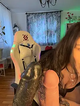 Snapshot of _AHHA_ chatting on October 18, 8:37 am AHHA online show from October 18, 8:37 am