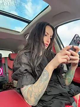 Snapshot of _AHHA_ chatting on December 14, 10:42 am AHHA online show from December 14, 10:42 am