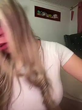 Snapshot of CristalGmez chatting on December 18, 3:56 am CristalGmez online show from December 18, 3:56 am