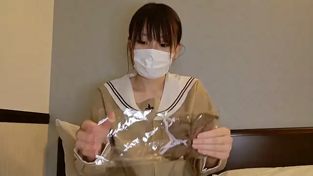 Snapshot of hi---chan- chatting on January 18, 9:24 am hi---chan- online show from January 18, 9:24 am