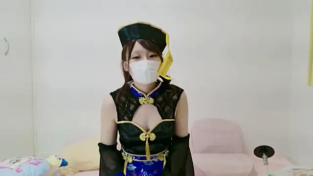 Snapshot of hi---chan- chatting on October 31, 1:45 pm hi---chan- online show from October 31, 1:45 pm