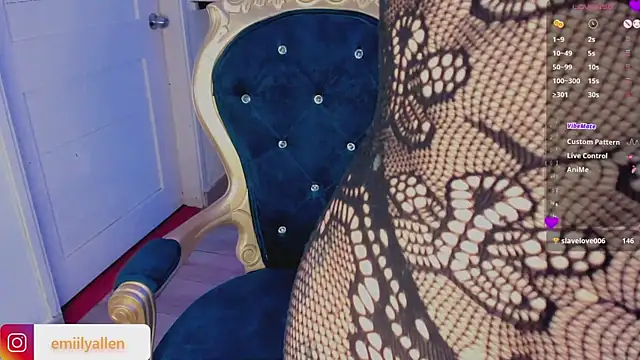 Snapshot of EmilyAllen_ chatting on December 3, 6:59 am EmilyAllen online show from December 3, 6:59 am